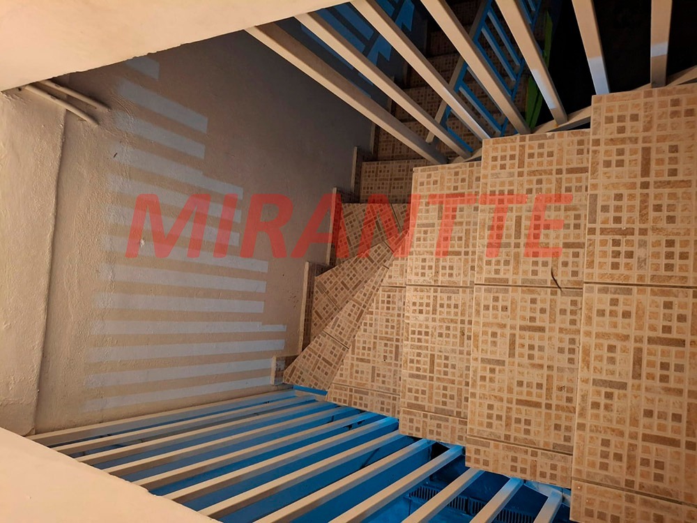 Cond. fechado de 122m² com 3 quartos em Vila Mazzei