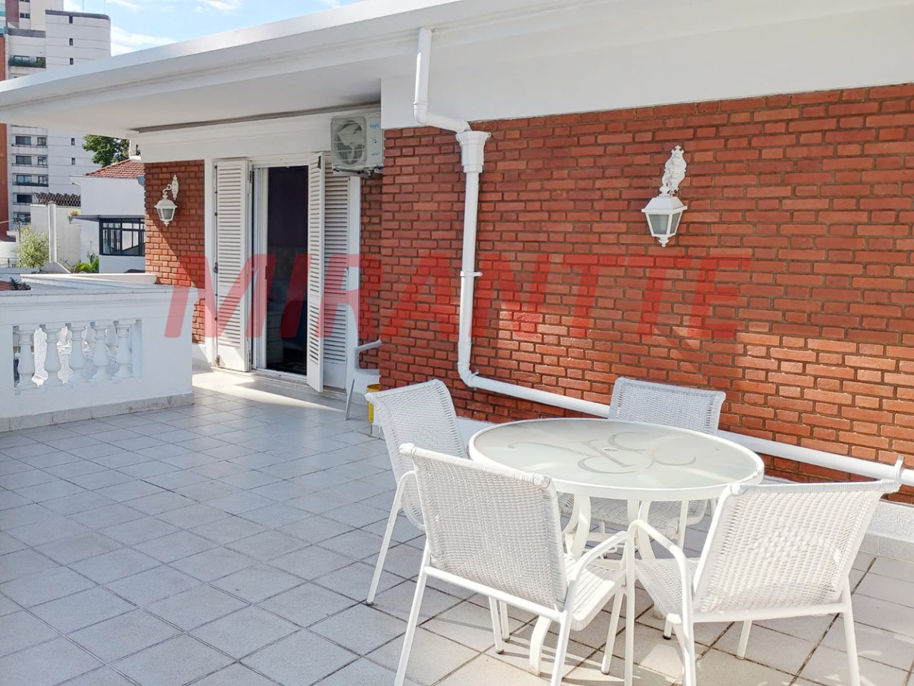 Sobrado de 458m² com 3 quartos em Santana