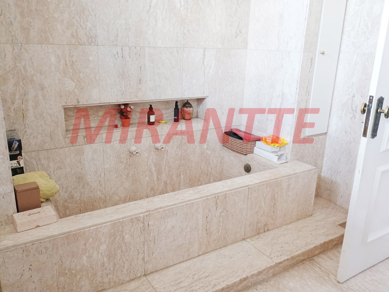 Sobrado de 458m² com 3 quartos em Santana