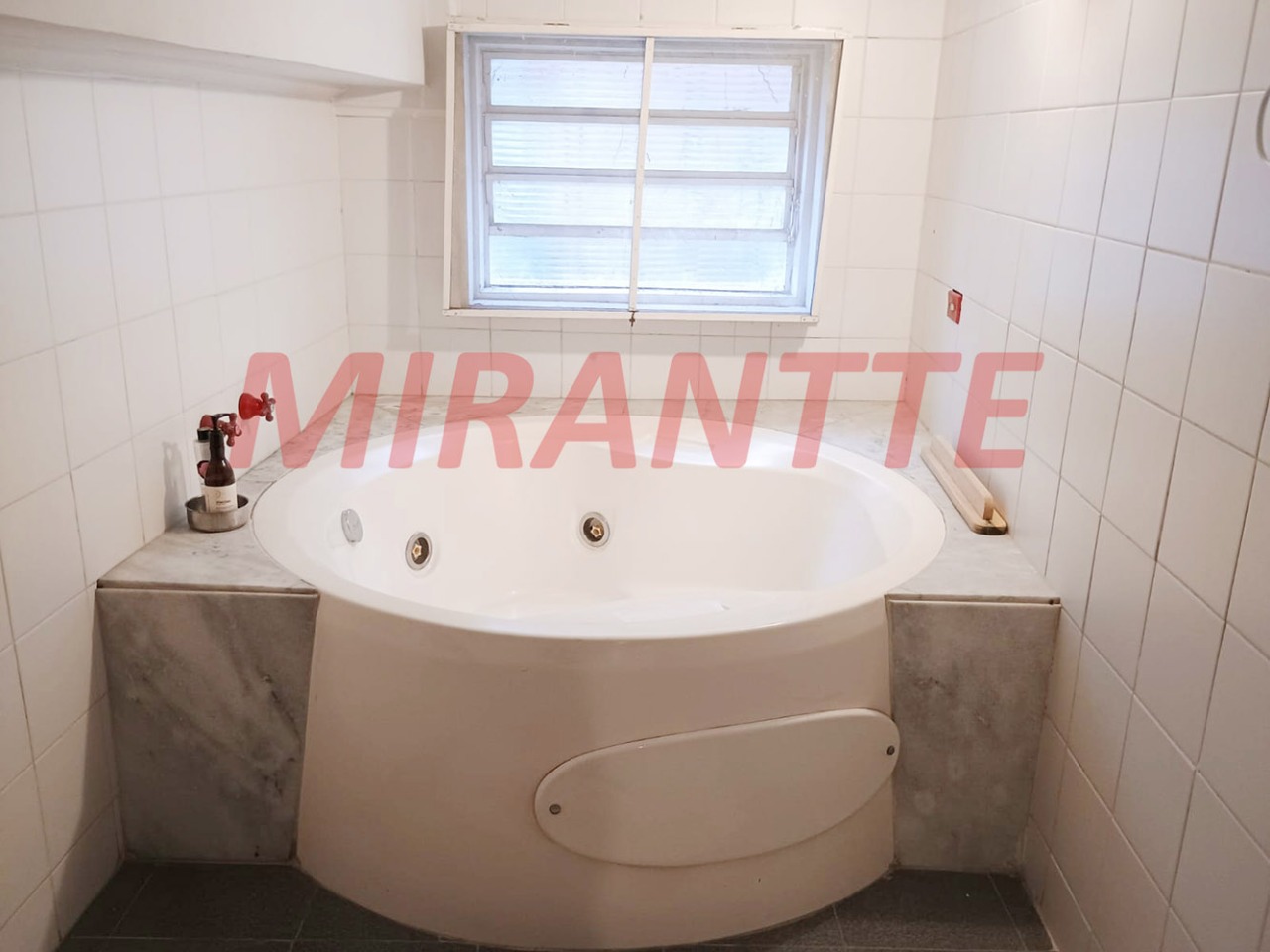 Sobrado de 458m² com 3 quartos em Santana