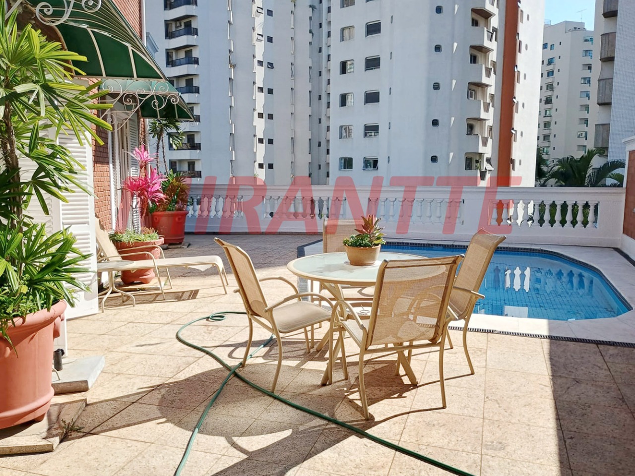 Sobrado de 458m² com 3 quartos em Santana