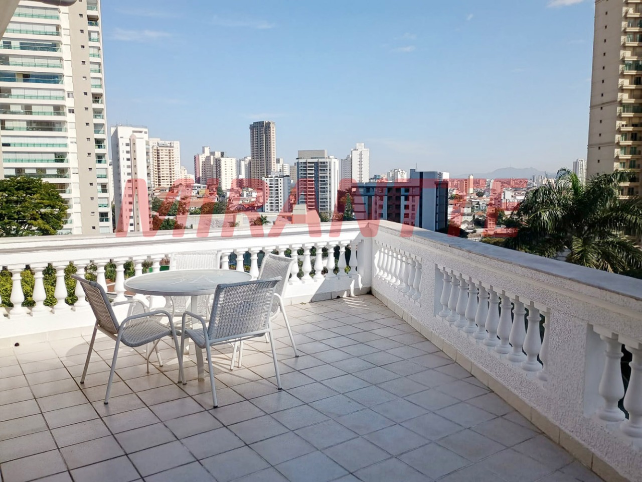 Sobrado de 458m² com 3 quartos em Santana