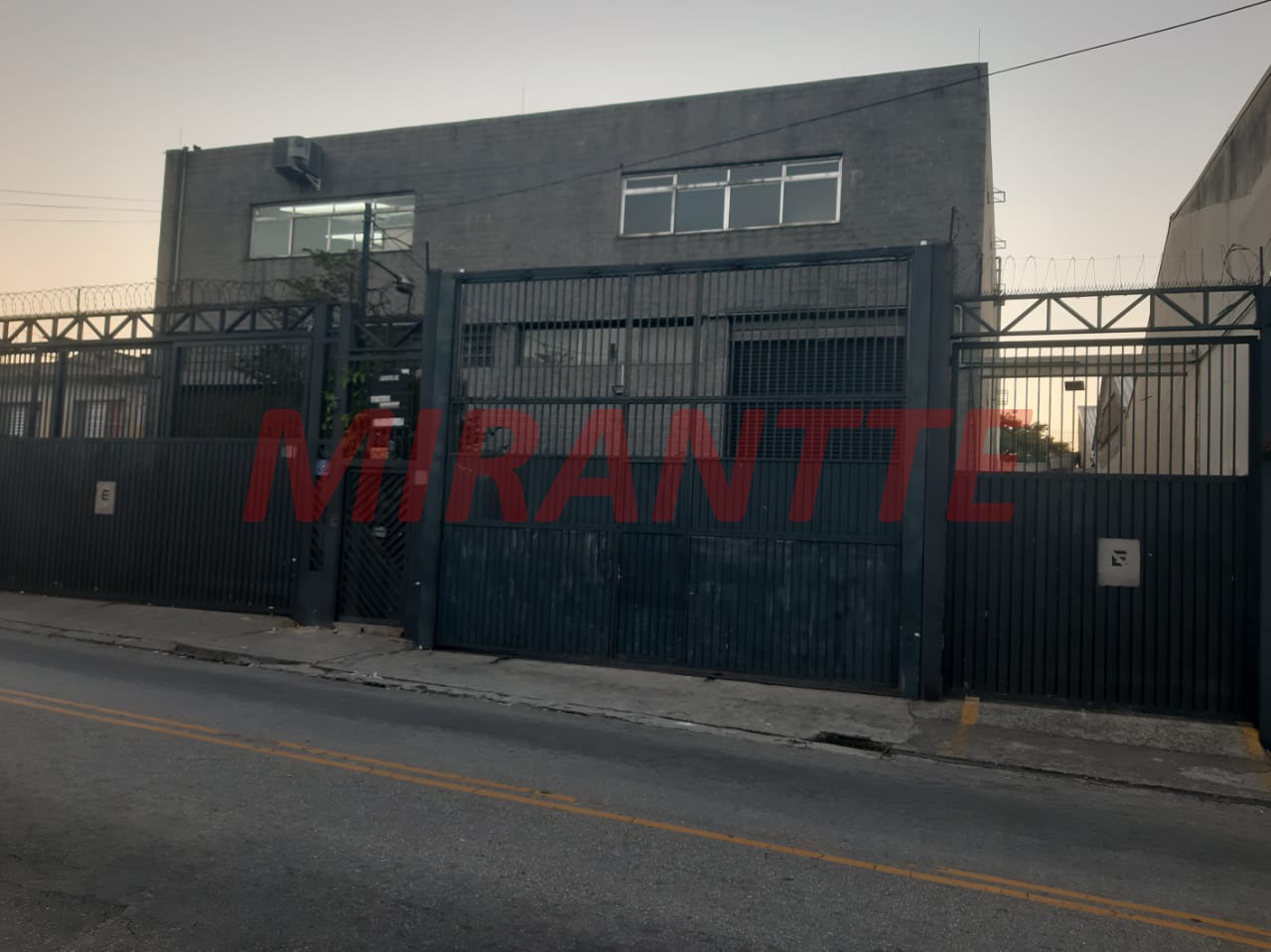 Galpao de 2350m² em Parque Peruche