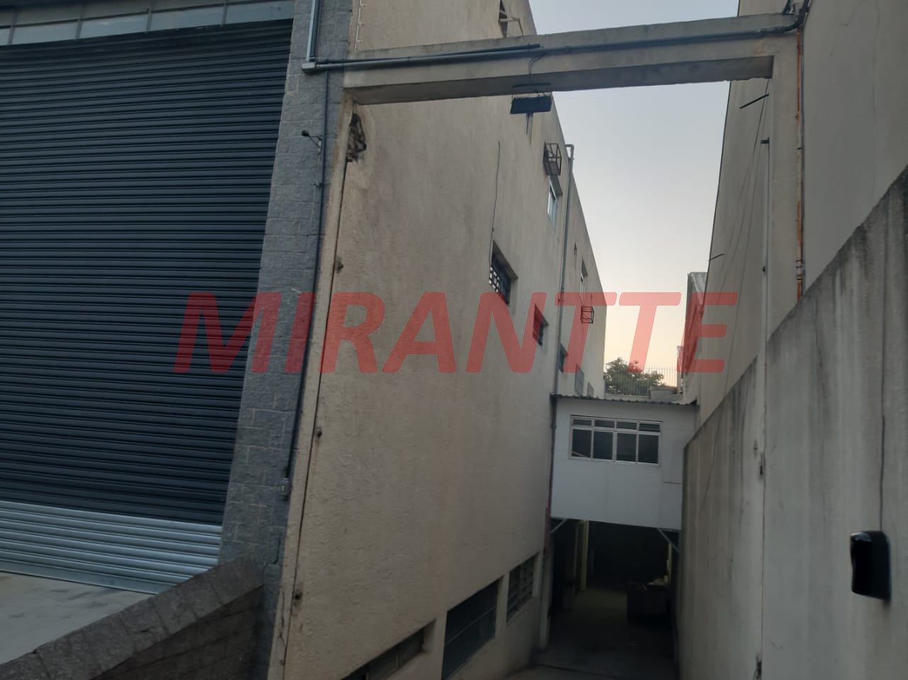 Galpao de 2350m² em Parque Peruche