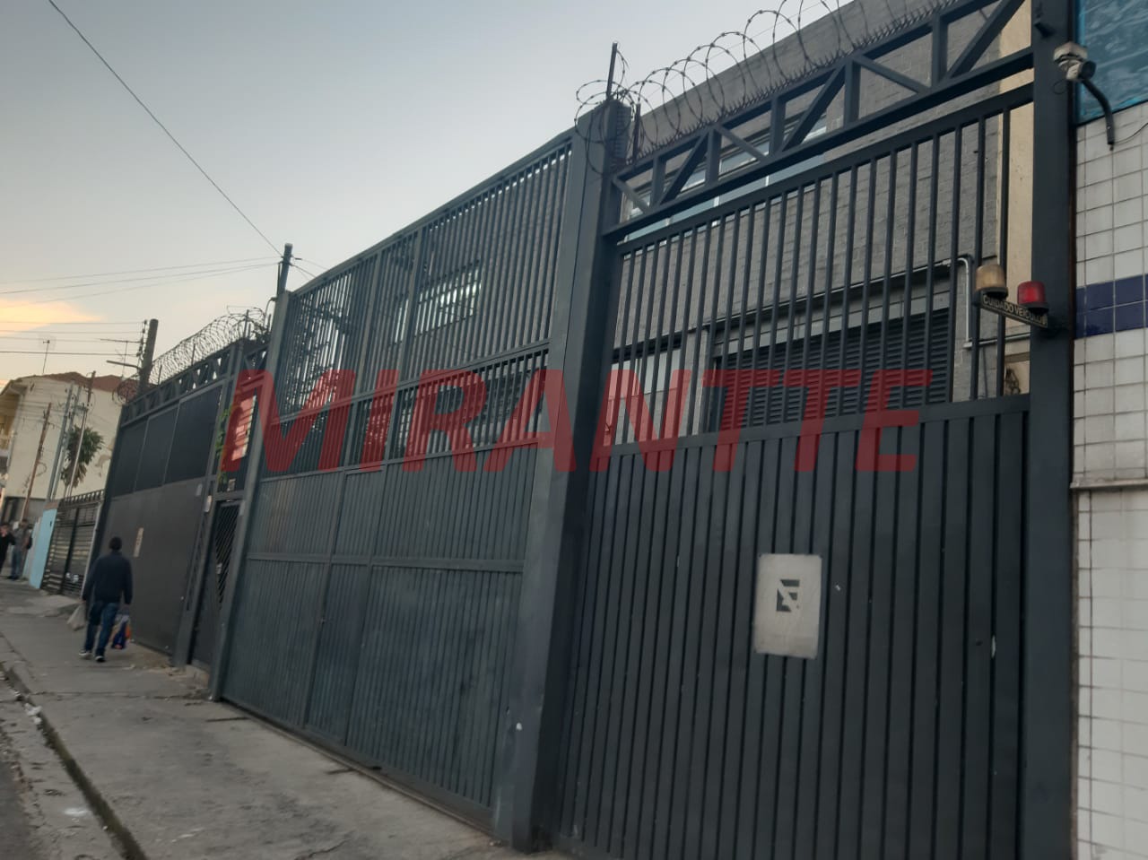 Galpao de 2350m² em Parque Peruche