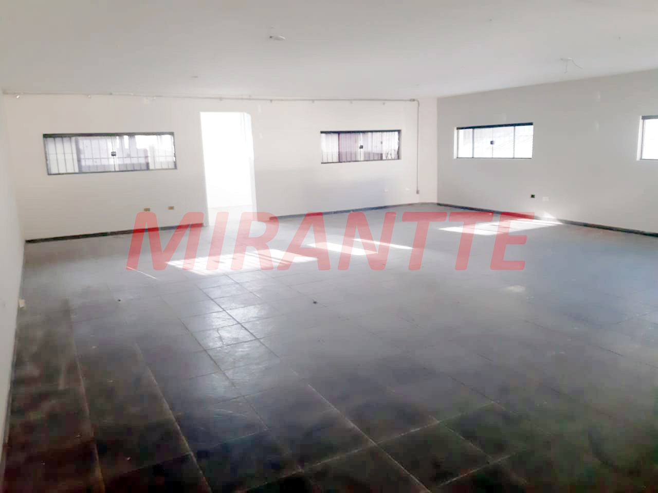 Galpao de 2350m² em Parque Peruche
