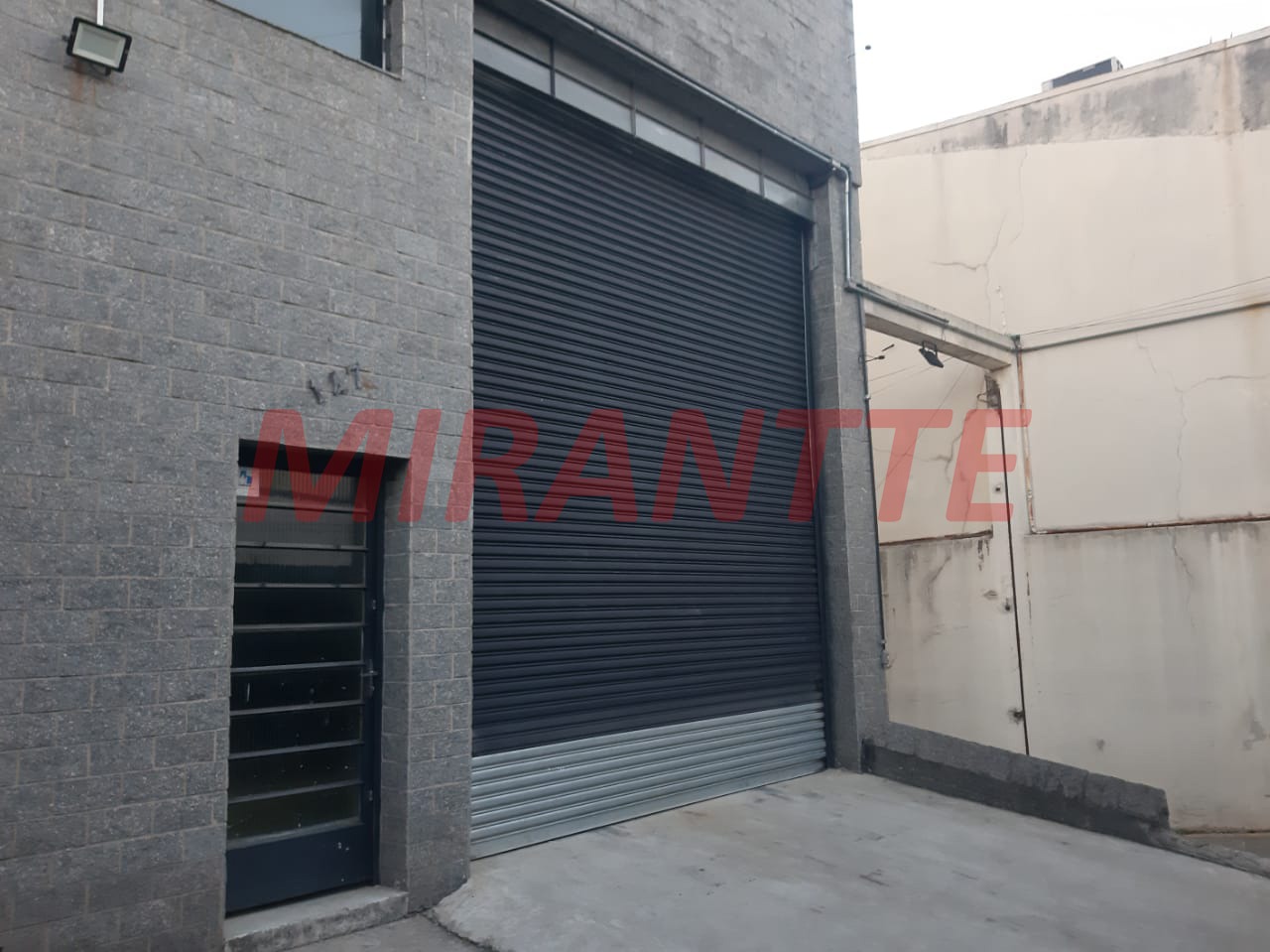 Galpao de 2350m² em Parque Peruche