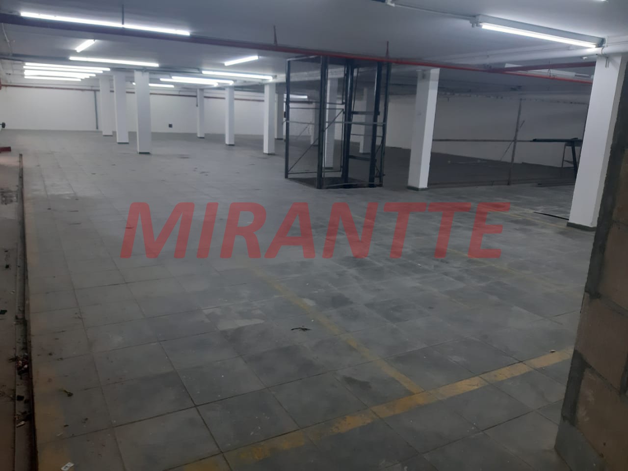 Galpao de 2350m² em Parque Peruche