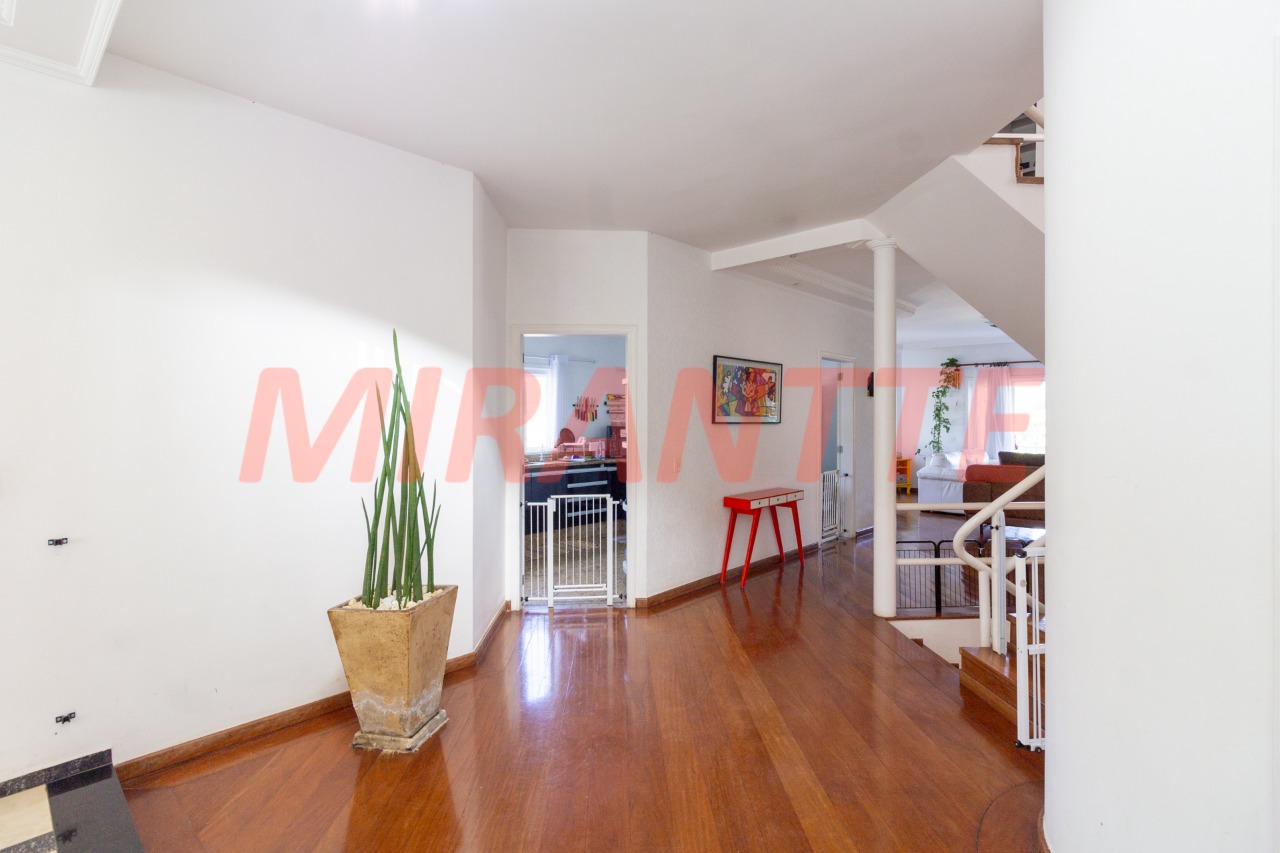 Cond. fechado de 239m² com 4 quartos em Jardim Itatinga
