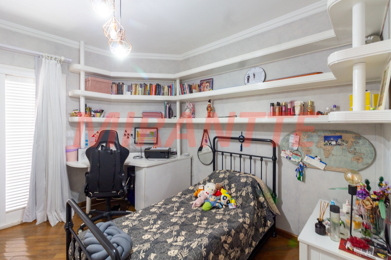 Cond. fechado de 239m² com 4 quartos em Jardim Itatinga