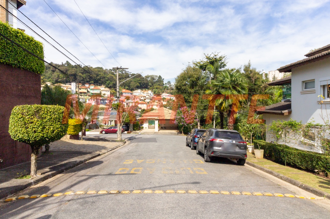 Cond. fechado de 239m² com 4 quartos em Jardim Itatinga