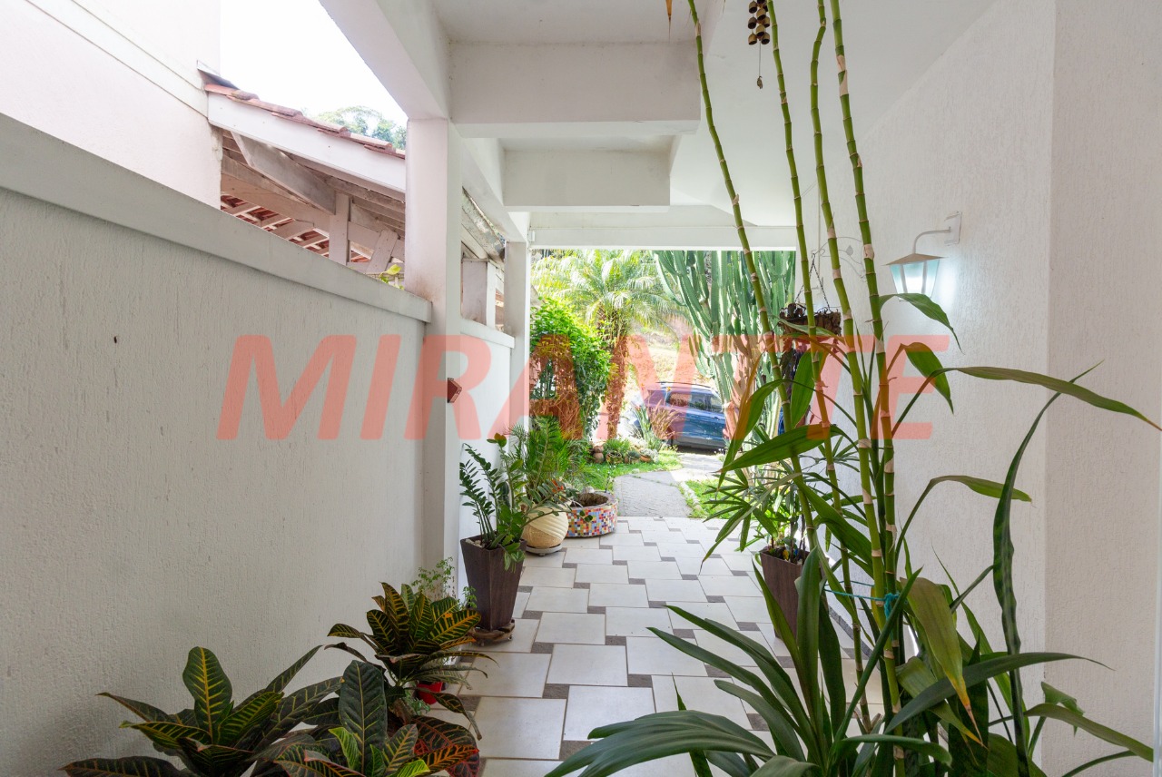 Cond. fechado de 239m² com 4 quartos em Jardim Itatinga