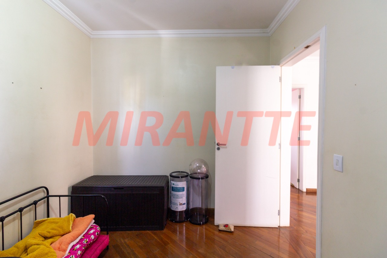 Cond. fechado de 239m² com 4 quartos em Jardim Itatinga