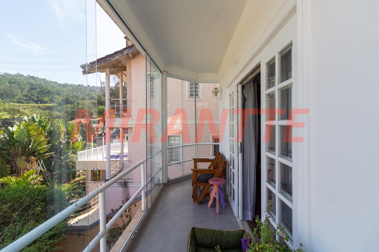 Cond. fechado de 239m² com 4 quartos em Jardim Itatinga