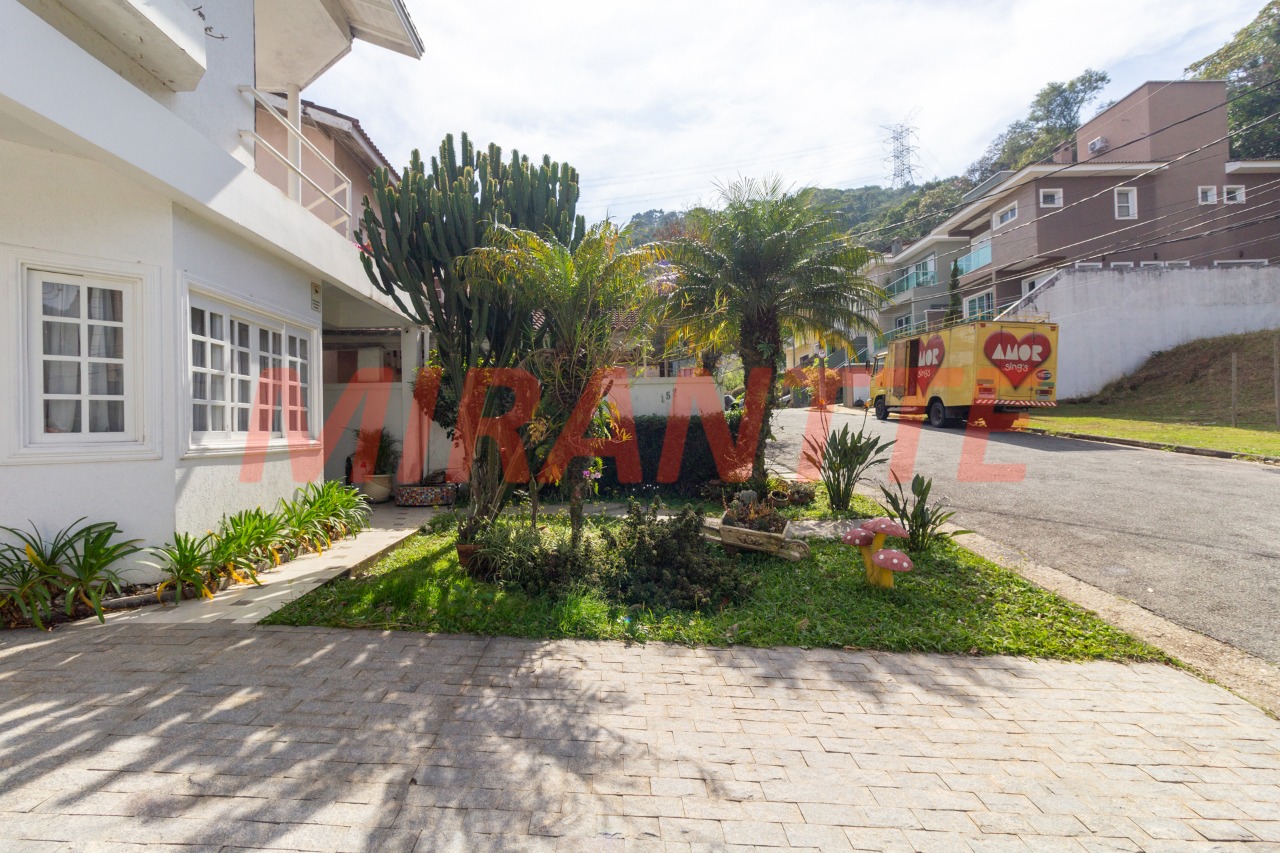 Cond. fechado de 239m² com 4 quartos em Jardim Itatinga