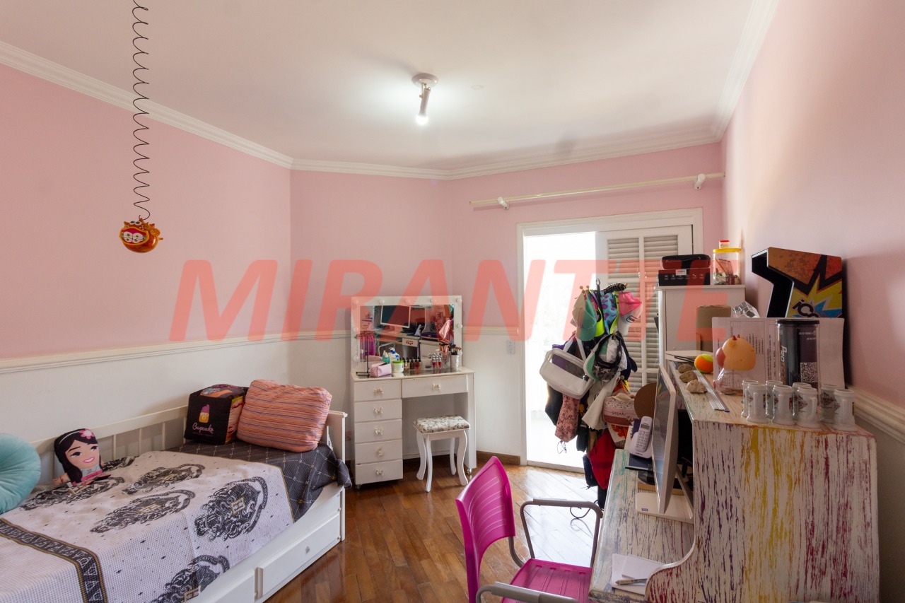Cond. fechado de 239m² com 4 quartos em Jardim Itatinga