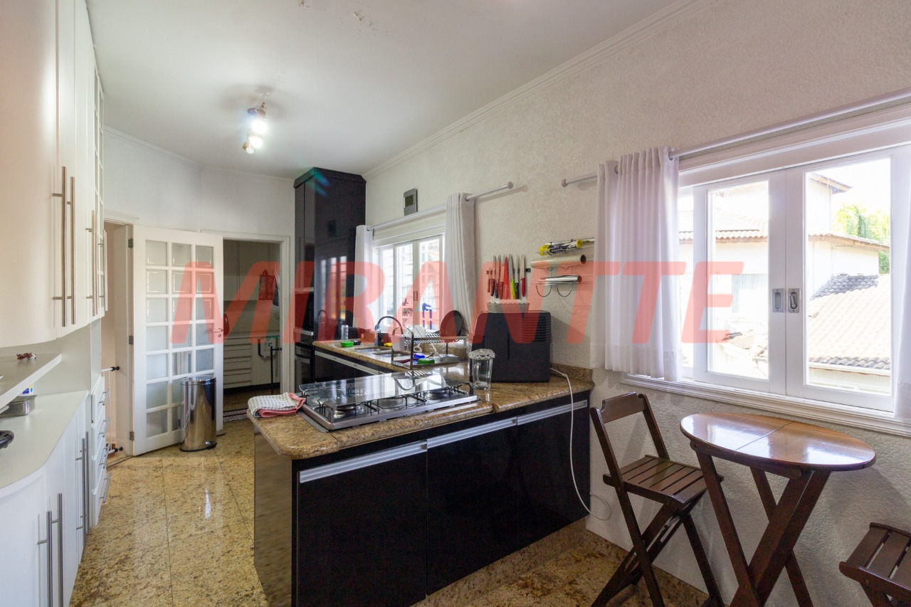 Cond. fechado de 239m² com 4 quartos em Jardim Itatinga