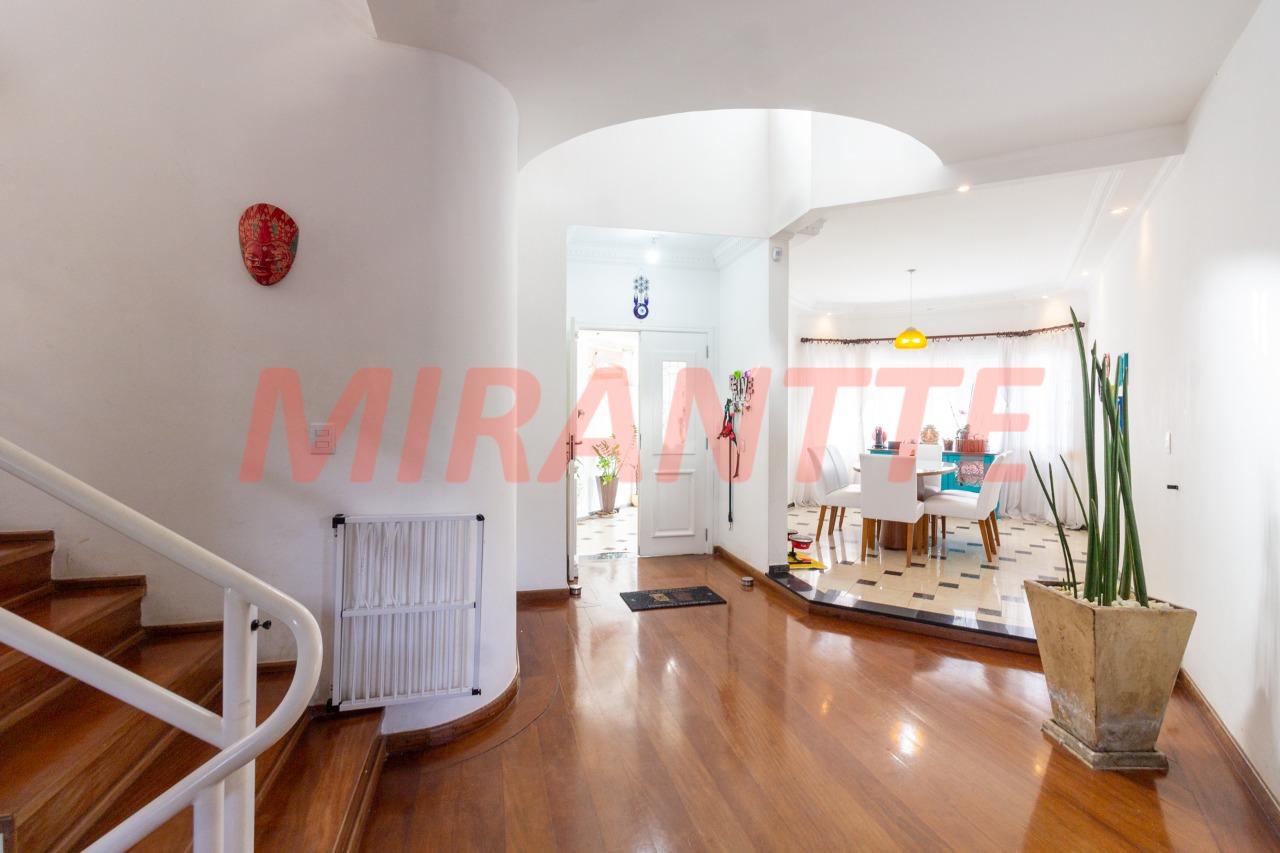 Cond. fechado de 239m² com 4 quartos em Jardim Itatinga