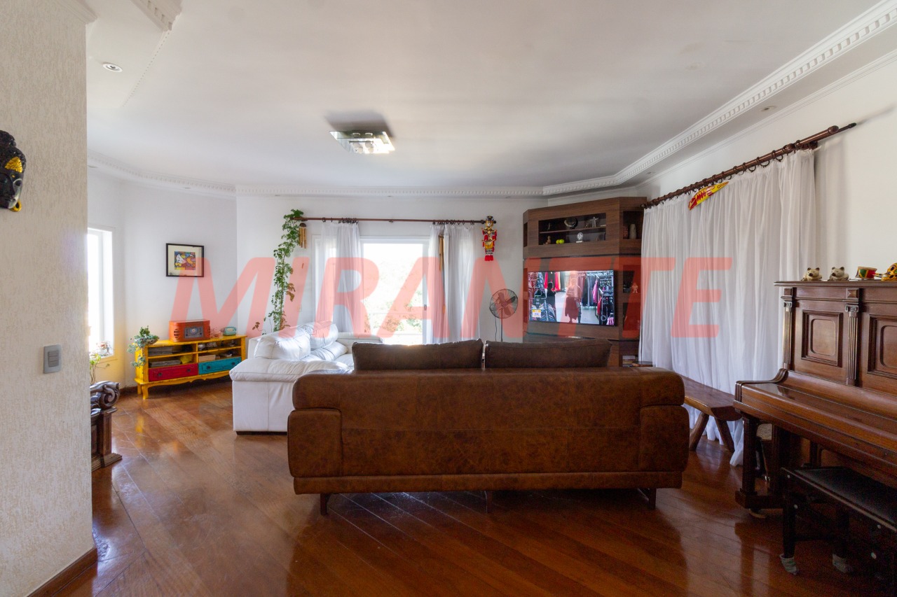 Cond. fechado de 239m² com 4 quartos em Jardim Itatinga