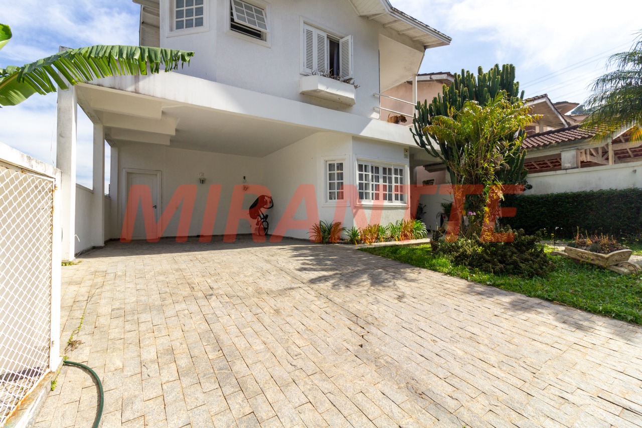 Cond. fechado de 239m² com 4 quartos em Jardim Itatinga