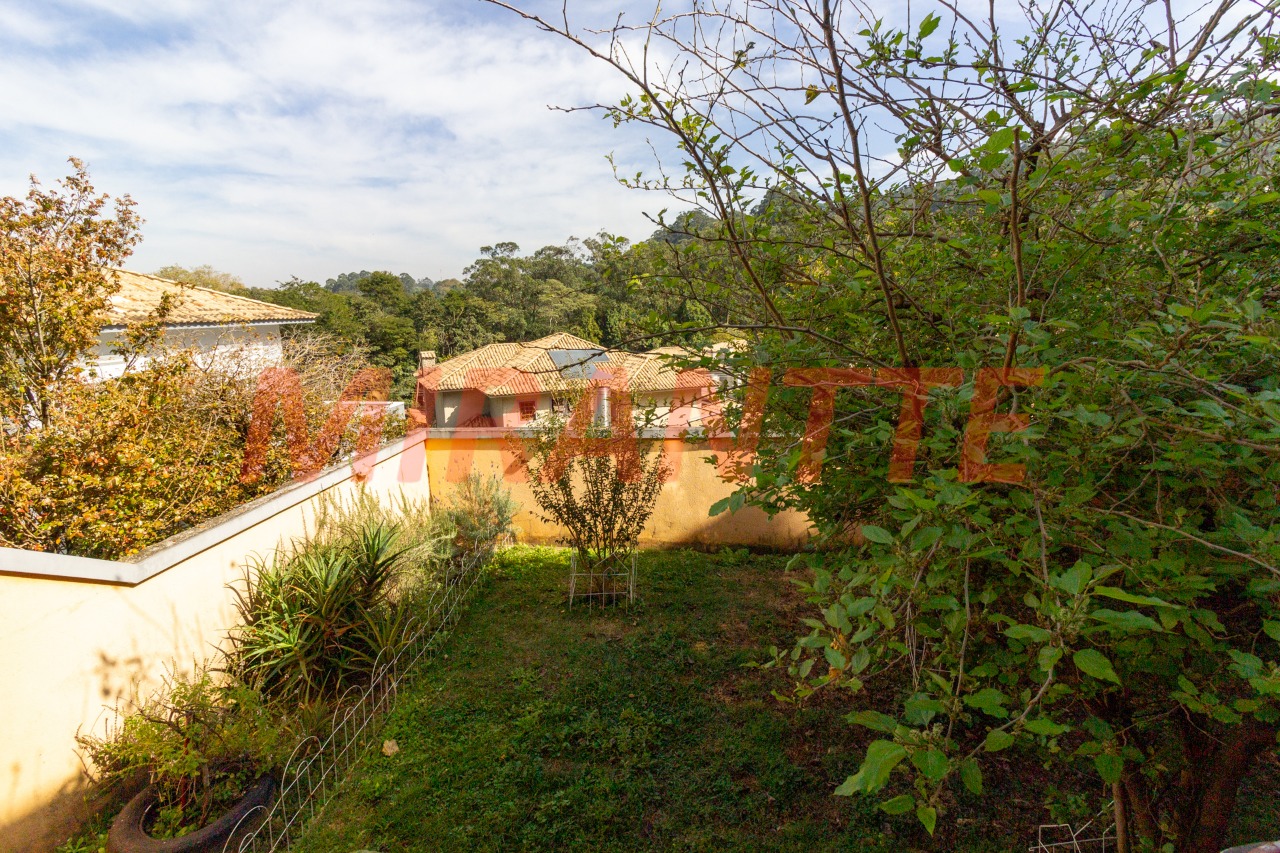 Cond. fechado de 239m² com 4 quartos em Jardim Itatinga