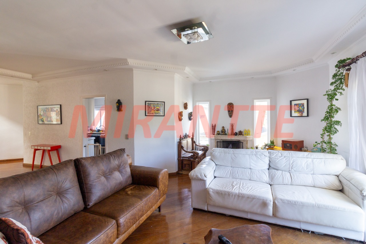 Cond. fechado de 239m² com 4 quartos em Jardim Itatinga