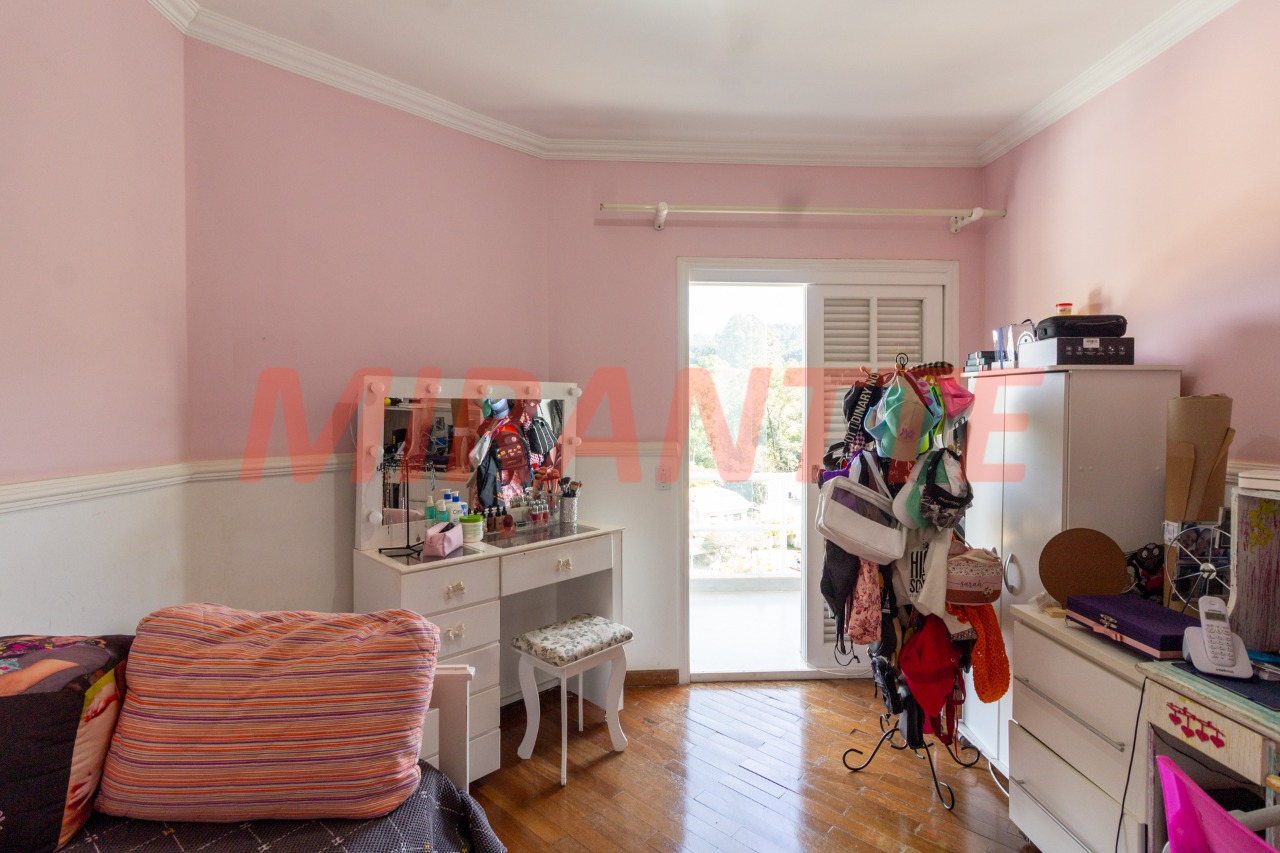 Cond. fechado de 239m² com 4 quartos em Jardim Itatinga