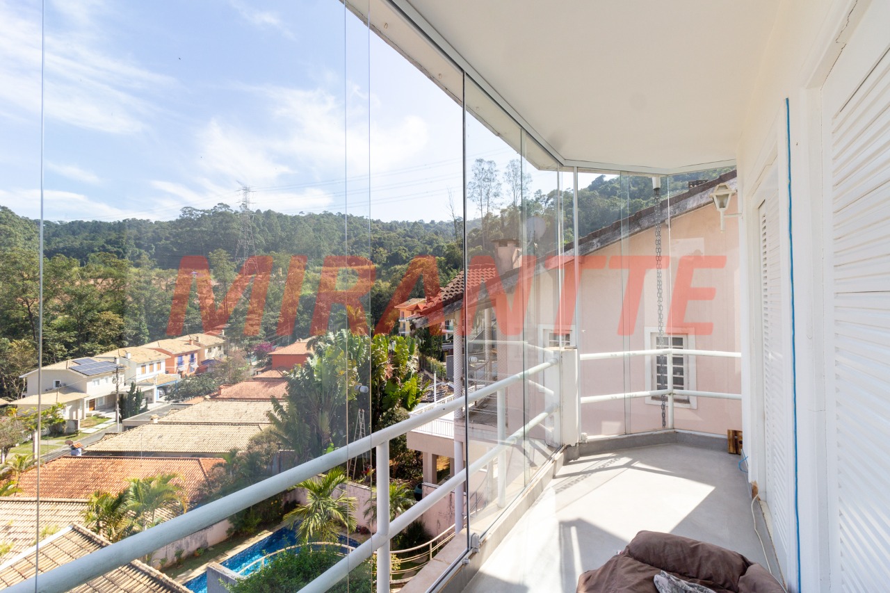 Cond. fechado de 239m² com 4 quartos em Jardim Itatinga