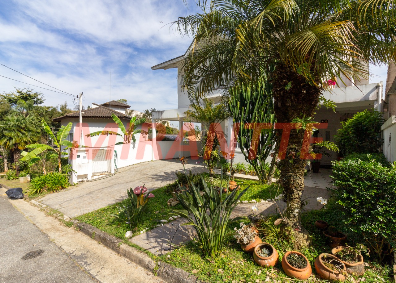 Cond. fechado de 239m² com 4 quartos em Jardim Itatinga