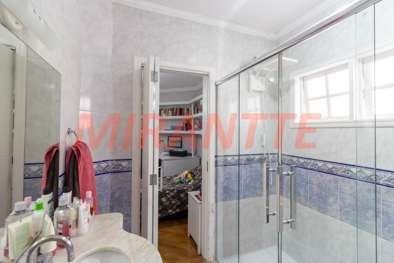 Cond. fechado de 239m² com 4 quartos em Jardim Itatinga