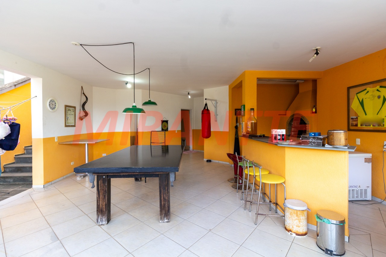 Cond. fechado de 239m² com 4 quartos em Jardim Itatinga
