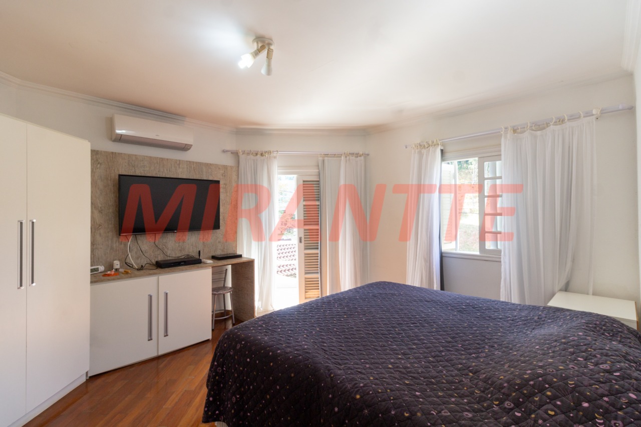 Cond. fechado de 239m² com 4 quartos em Jardim Itatinga