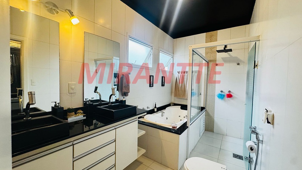Cond. fechado de 318m² com 4 quartos em Engordadouro