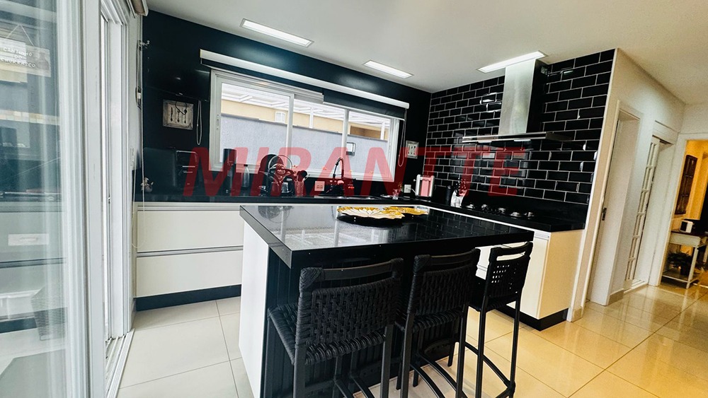 Cond. fechado de 318m² com 4 quartos em Engordadouro