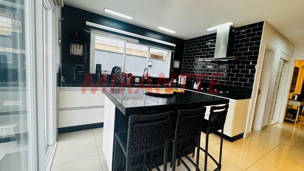 Cond. fechado de 300m² com 3 quartos em Engordadouro