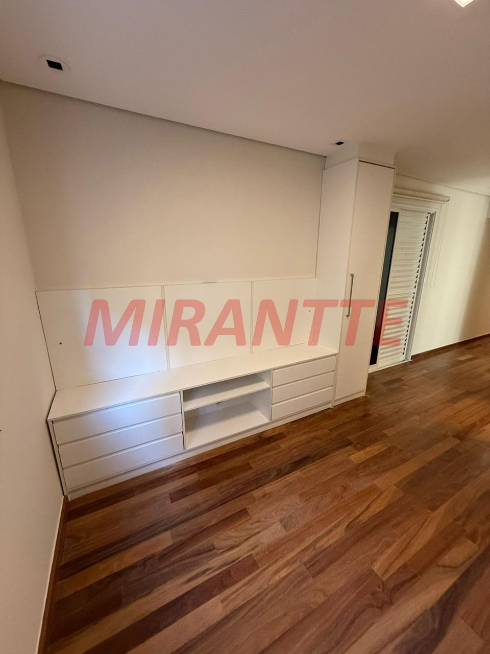 Cond. fechado de 300m² com 3 quartos em Engordadouro