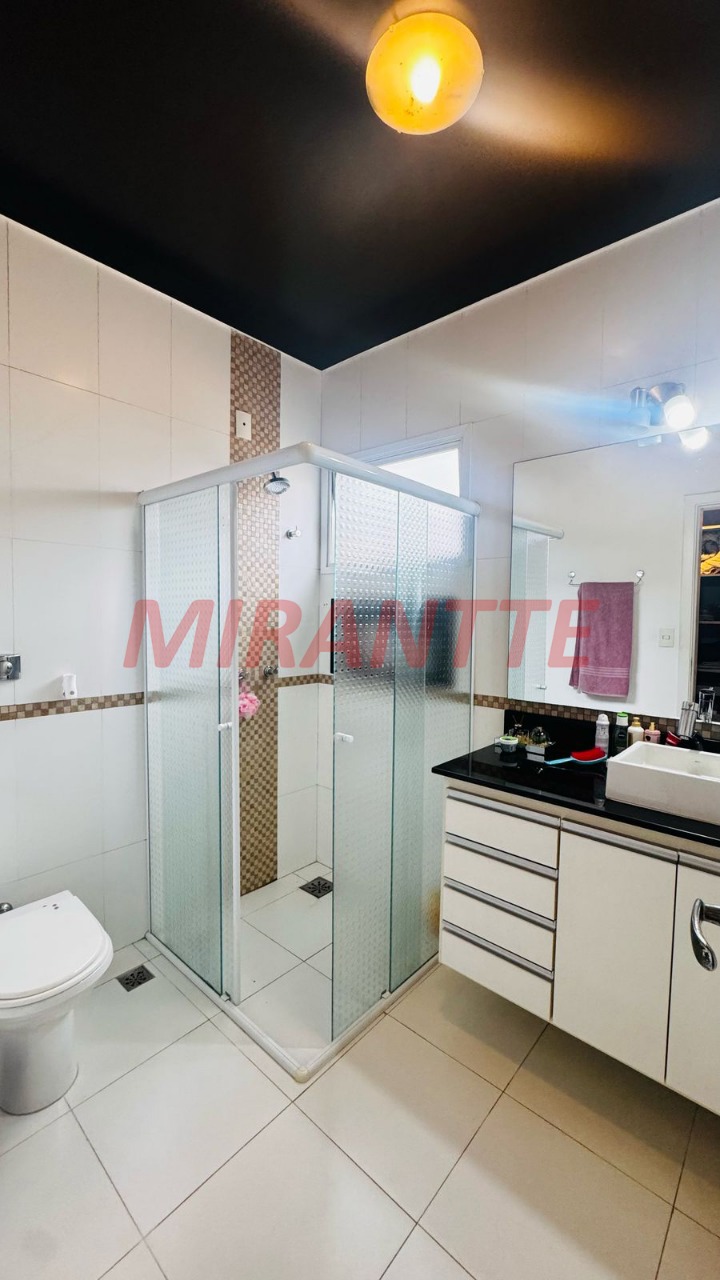 Cond. fechado de 300m² com 3 quartos em Engordadouro