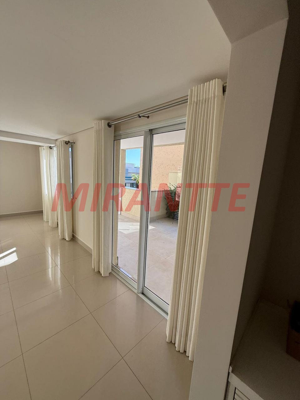 Cond. fechado de 300m² com 3 quartos em Engordadouro