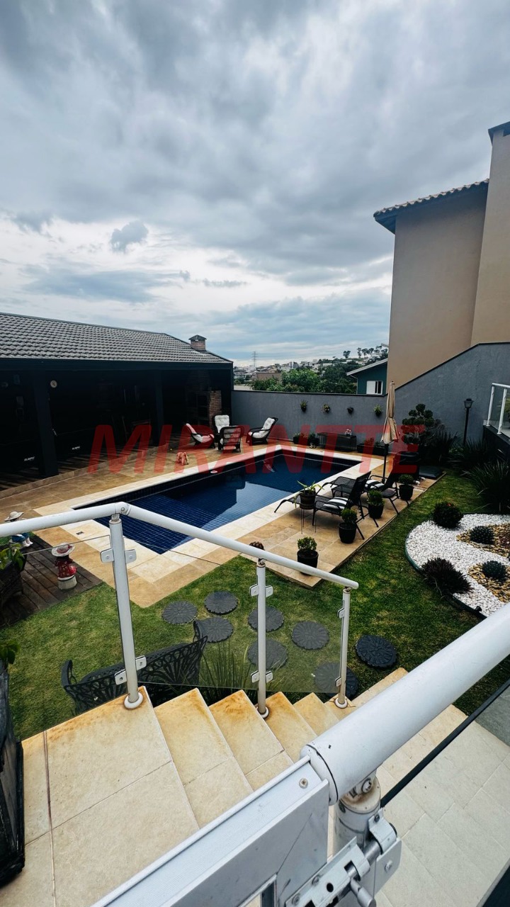 Cond. fechado de 300m² com 3 quartos em Engordadouro