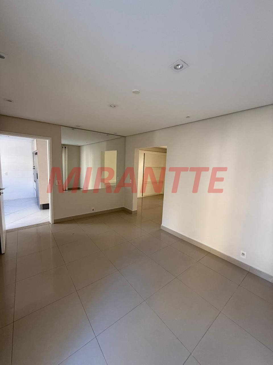 Cond. fechado de 300m² com 3 quartos em Engordadouro