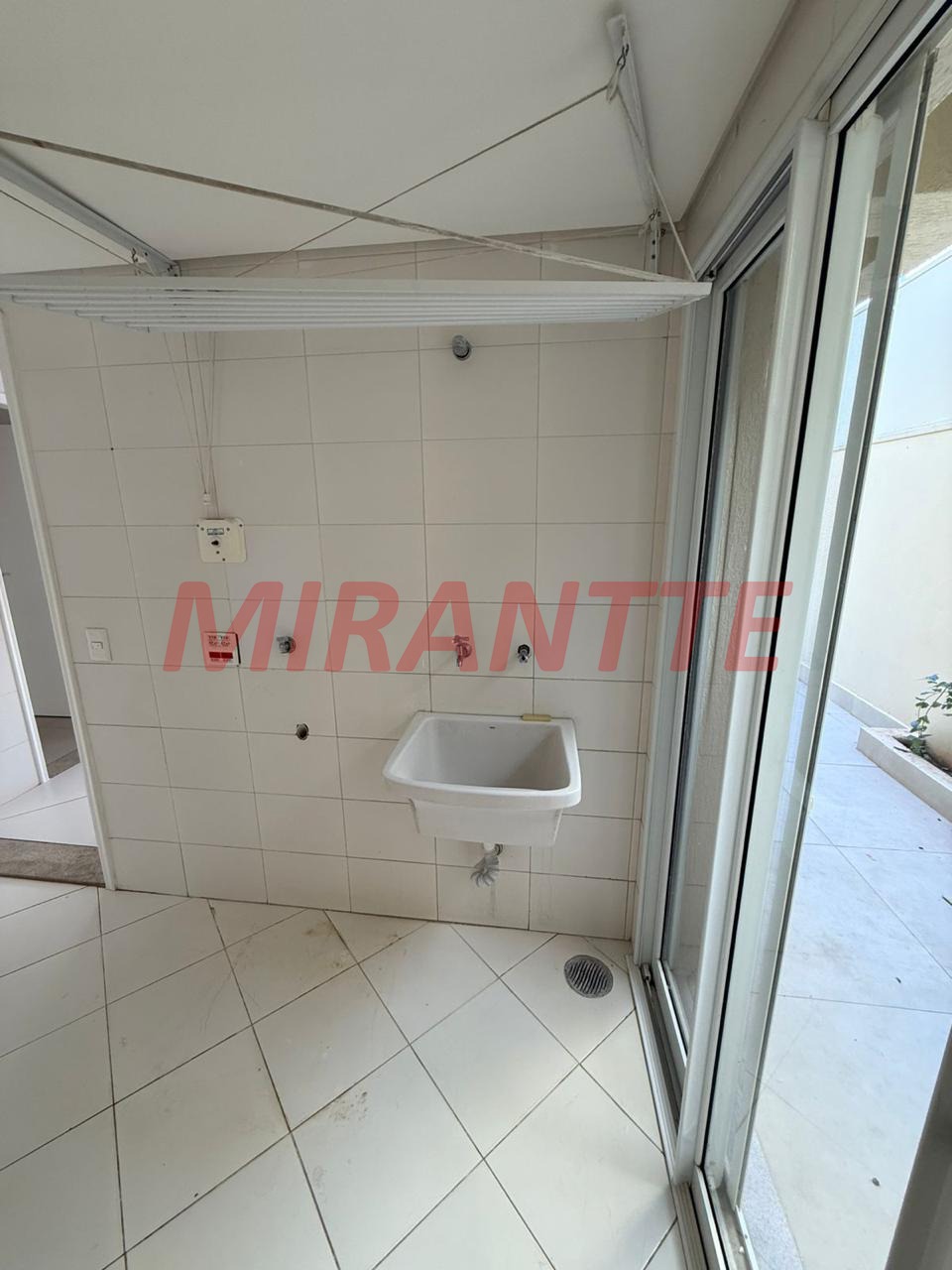 Cond. fechado de 300m² com 3 quartos em Engordadouro