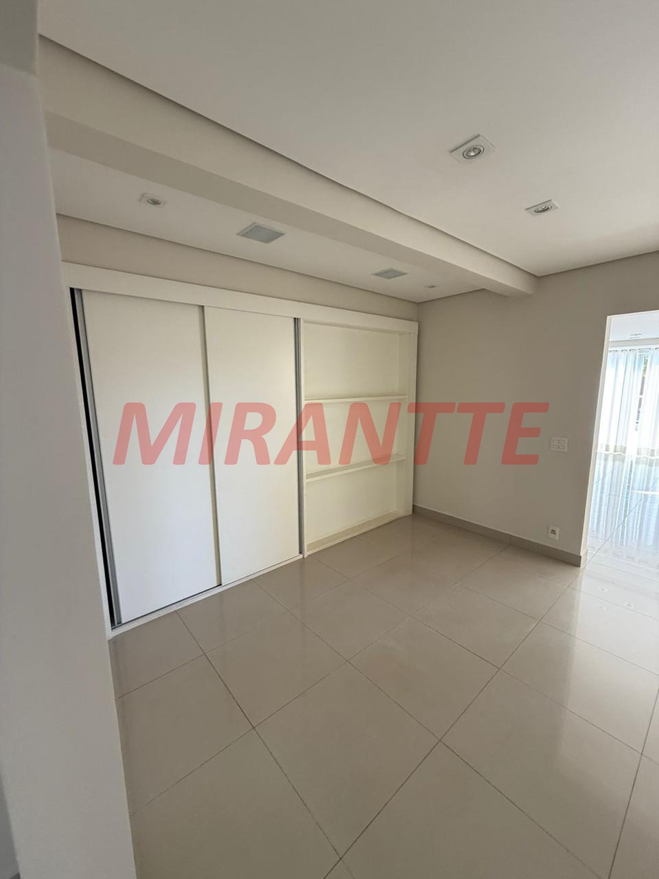 Cond. fechado de 300m² com 3 quartos em Engordadouro