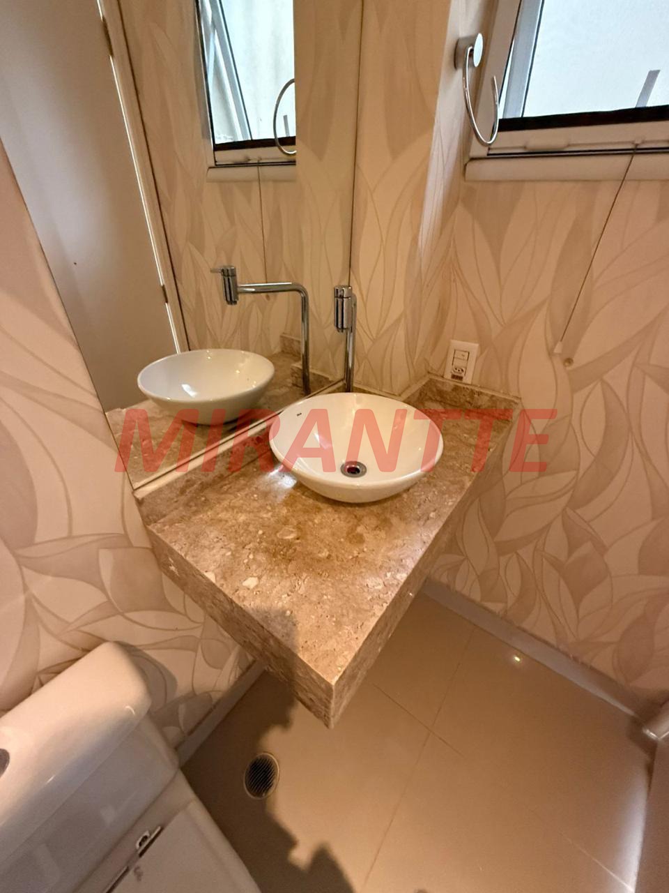 Cond. fechado de 300m² com 3 quartos em Engordadouro
