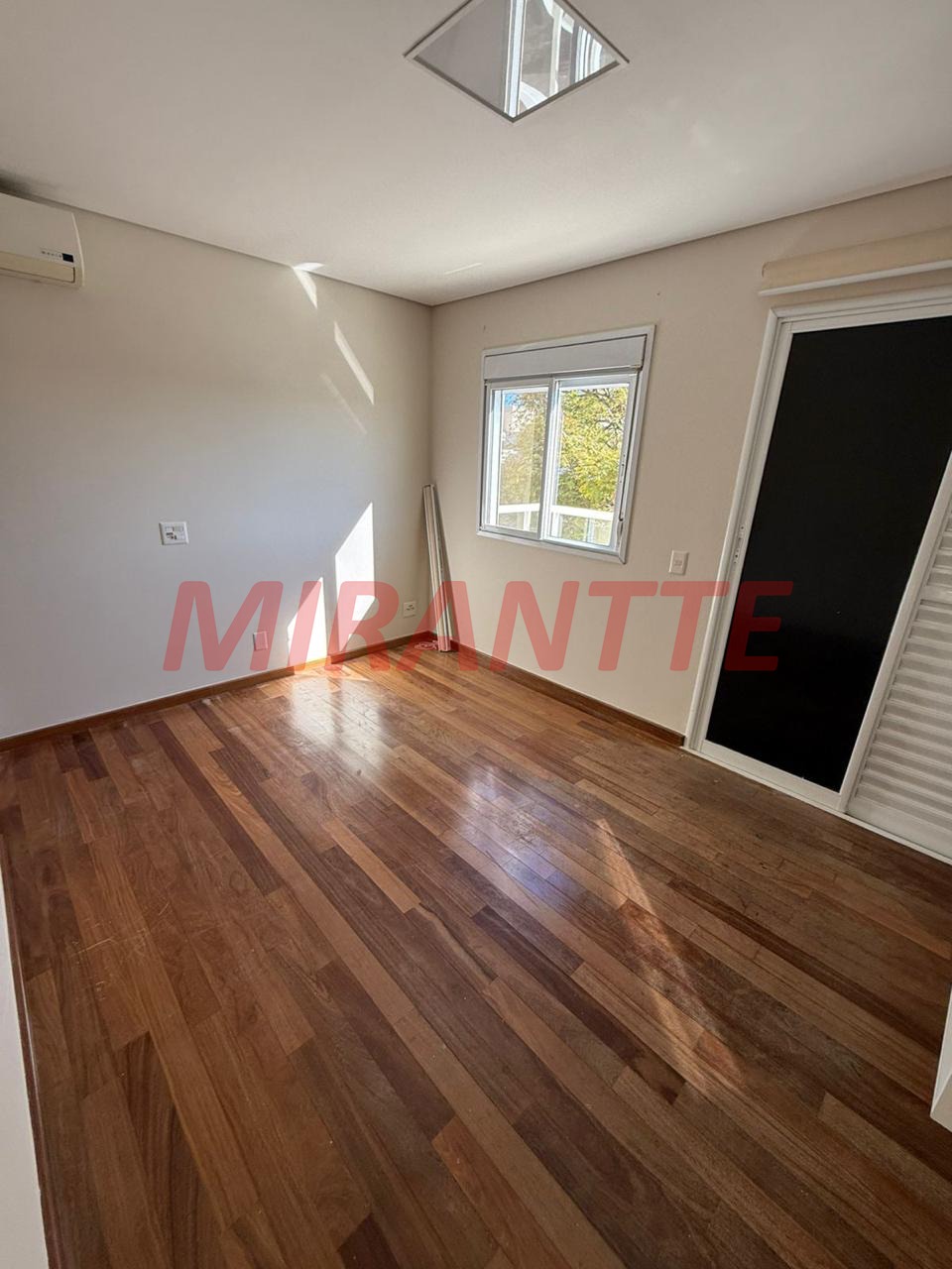 Cond. fechado de 300m² com 3 quartos em Engordadouro