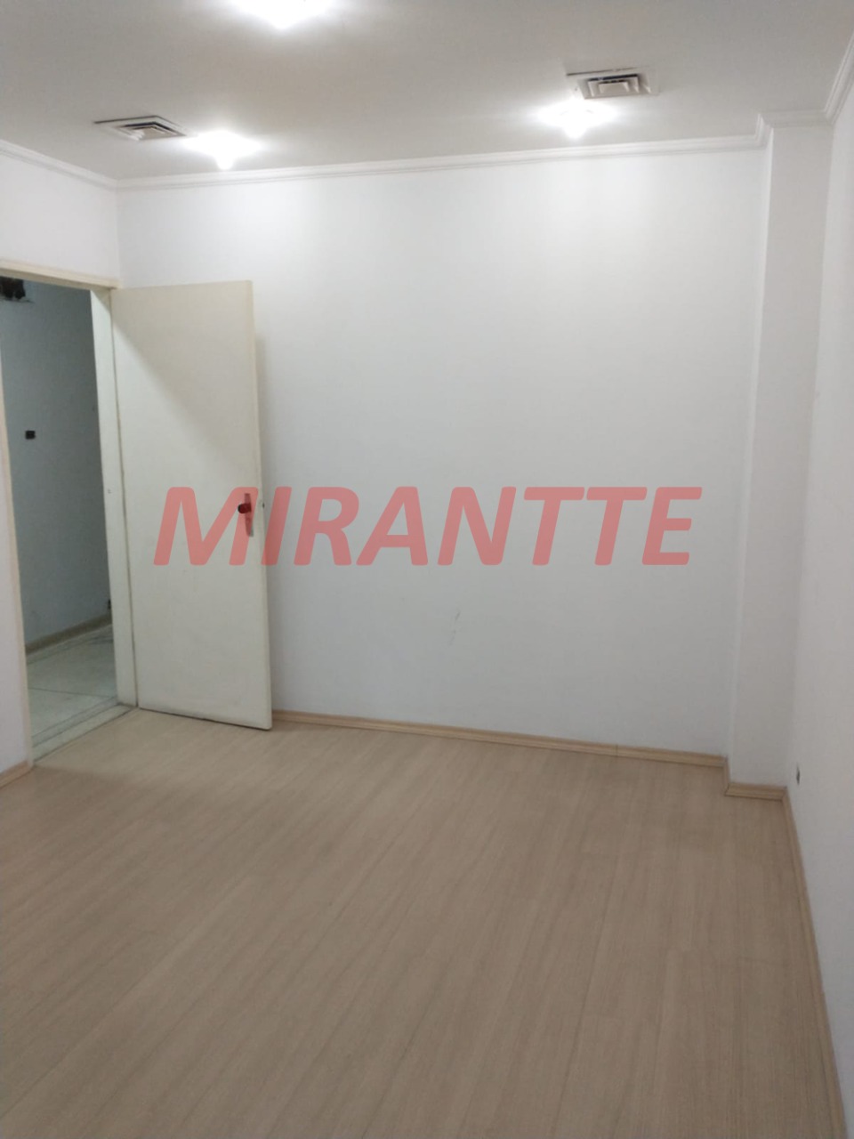Comercial de 30m² em Santana