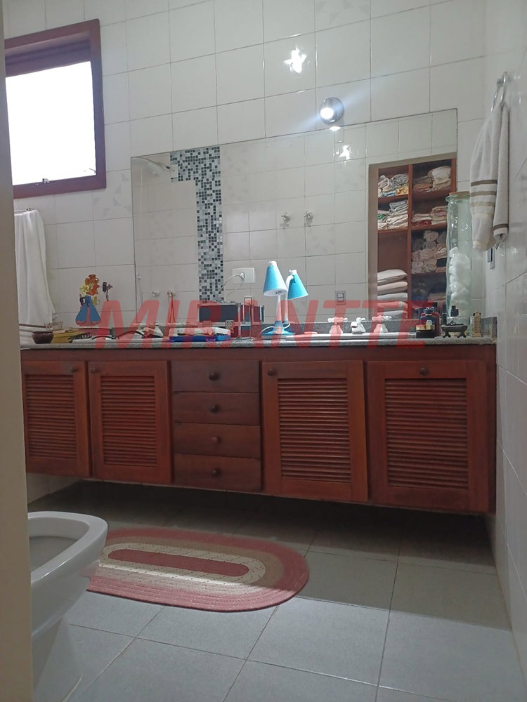 Sobrado de 235m² com 3 quartos em Vila Guilheme
