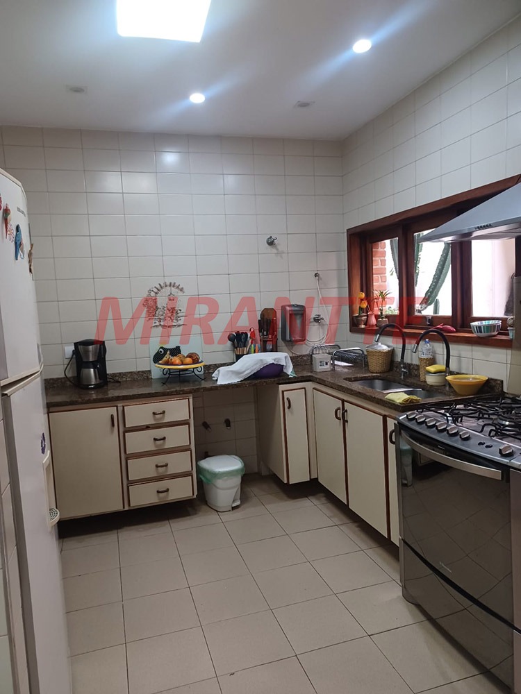 Sobrado de 235m² com 3 quartos em Vila Guilheme