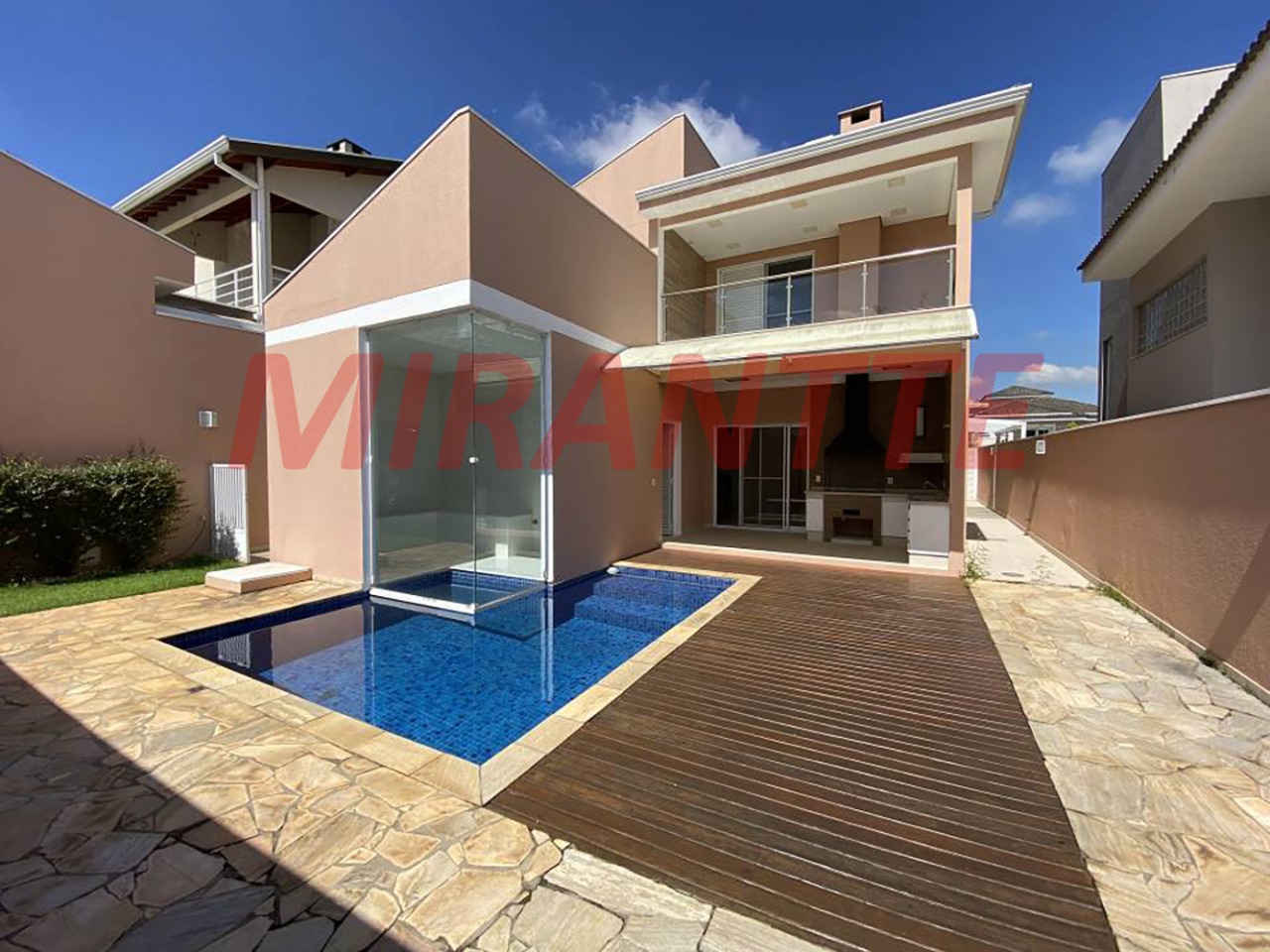 Cond. fechado de 280m² com 4 quartos em Engordadouro