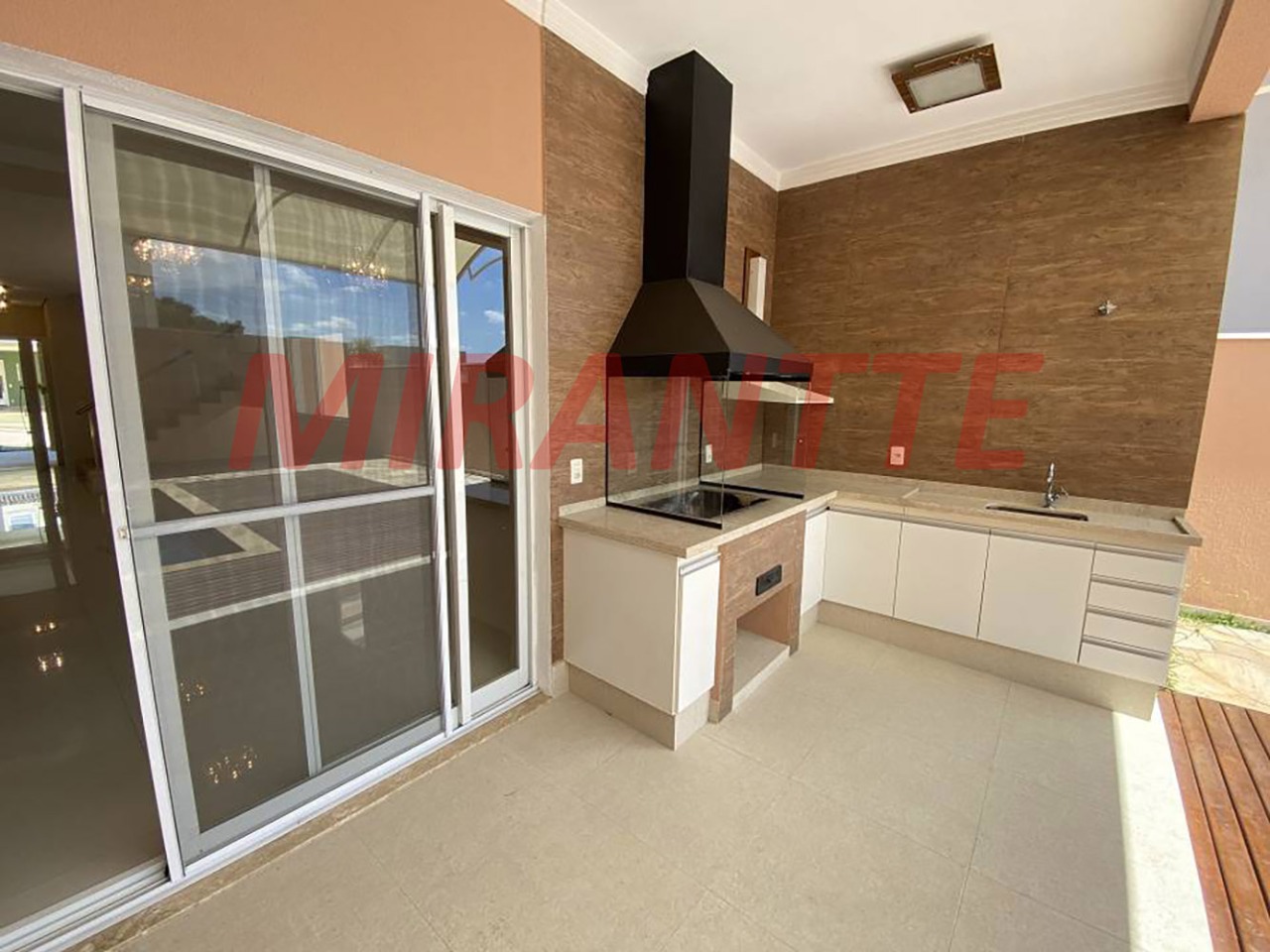 Cond. fechado de 280m² com 4 quartos em Engordadouro