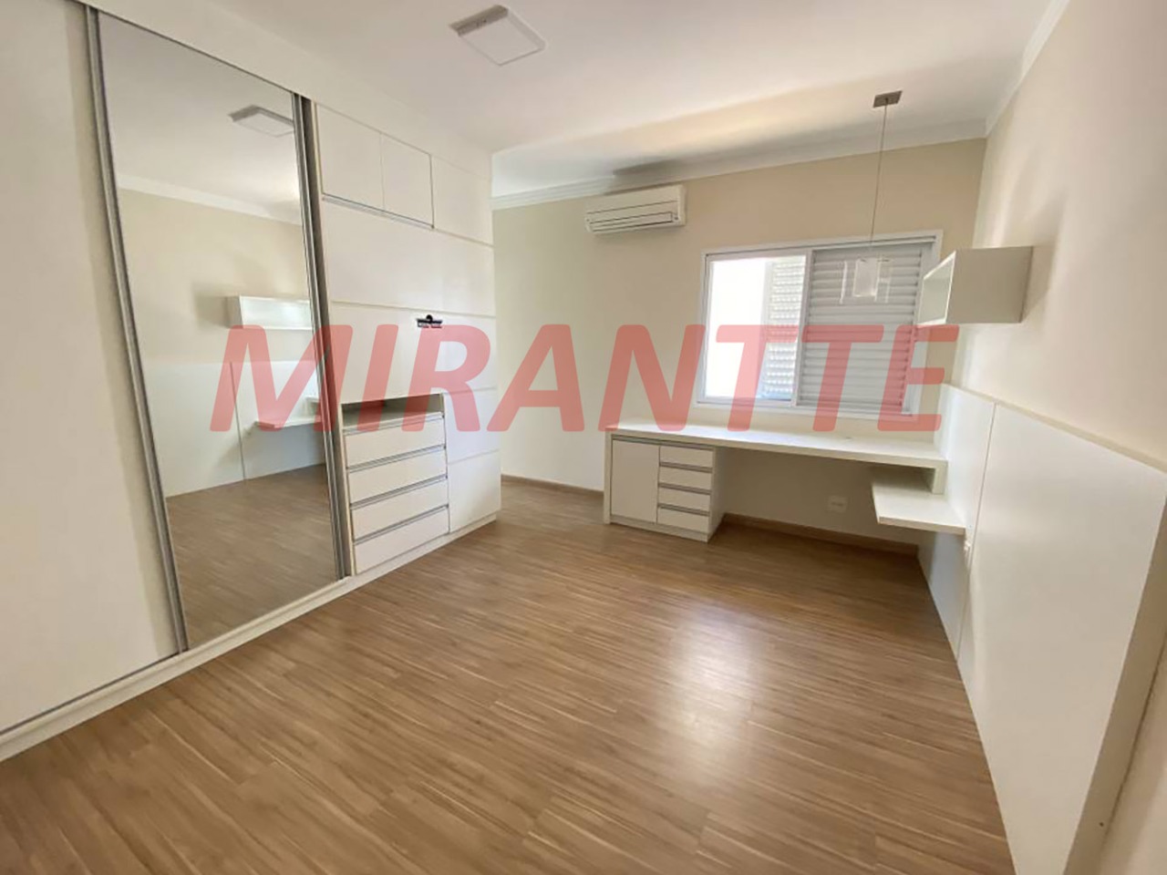 Cond. fechado de 280m² com 4 quartos em Engordadouro
